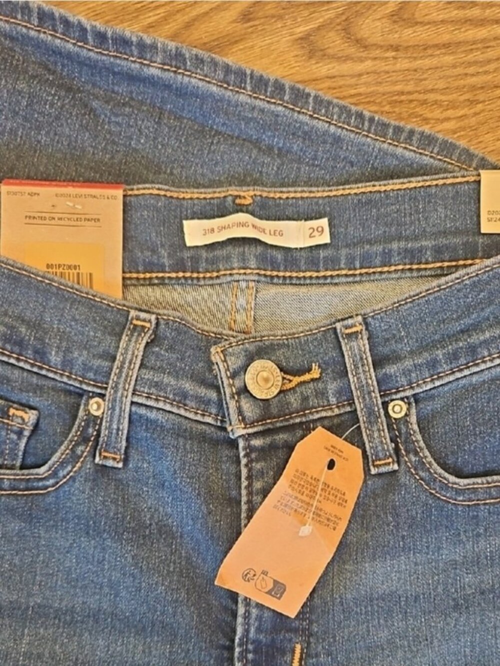 Levi's NWT 318 Shaping Wide Leg Jeans Mid Rise, Clever Girl Wash, 29x30 New! - Picture 7 of 7